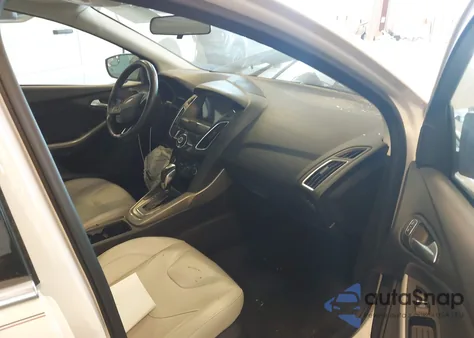 2018 Ford Focus Titanium z USA, uszkodzony, nr VIN 1FADP3J29JL294762